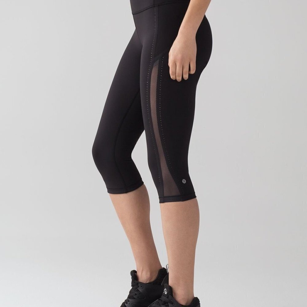 Lululemon Smooth Stride Crop Leggings‎ in Black